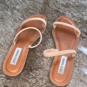 Beige tan Steve Madden strappy sandals flip flops